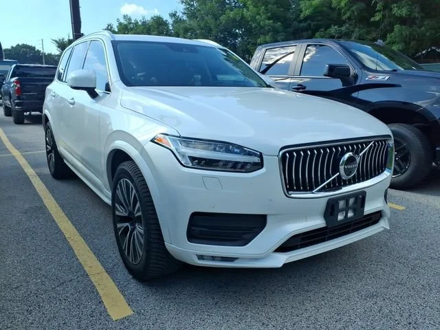 Used 2021 White Volvo T6 Momentum 7 Passenger image 4