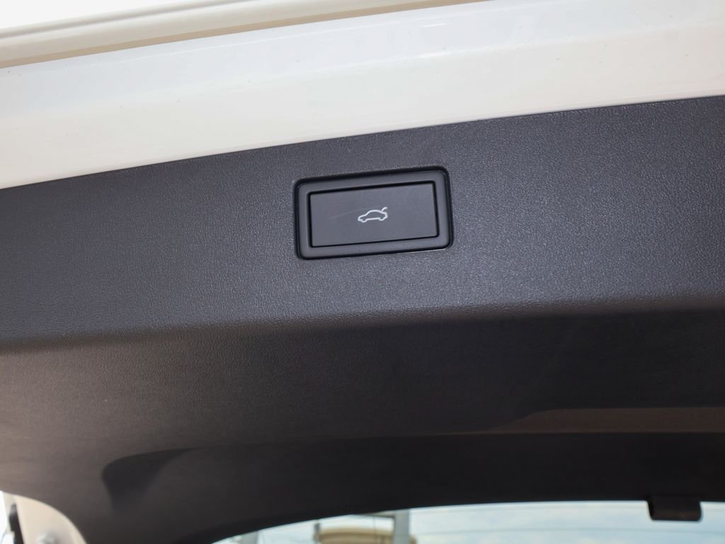 New 2026 White Volkswagen 2.0T SE R-Line Black image 11