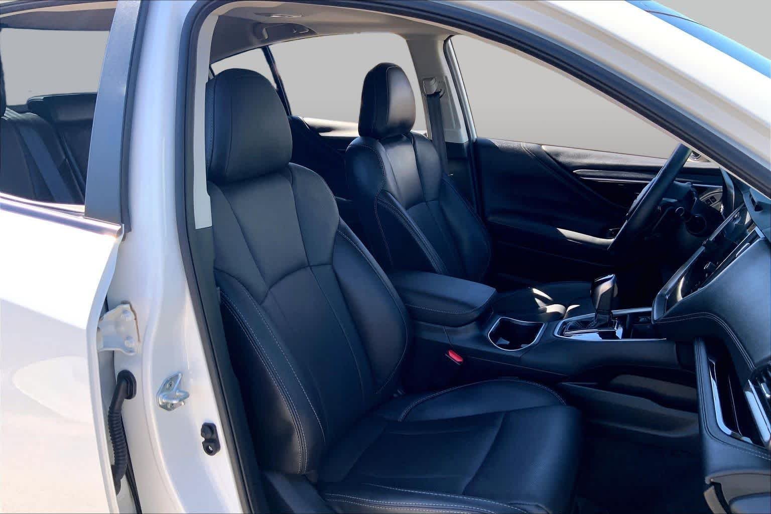 Used 2025 Crystal White Pearl Subaru Limited image 8