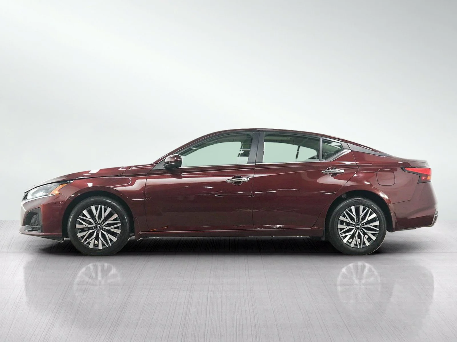 Used 2023 Nissan Altima SV with VIN 1N4BL4DW0PN424500 for sale in Minneapolis, Minnesota