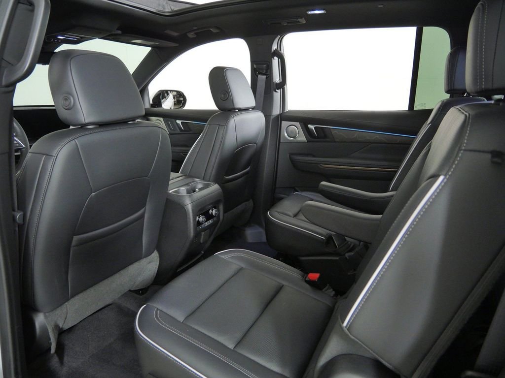 Used 2025 White Buick Avenir image 32