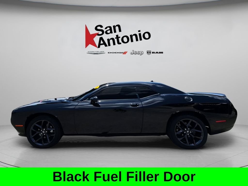 Used 2023 Black Dodge SXT image 9