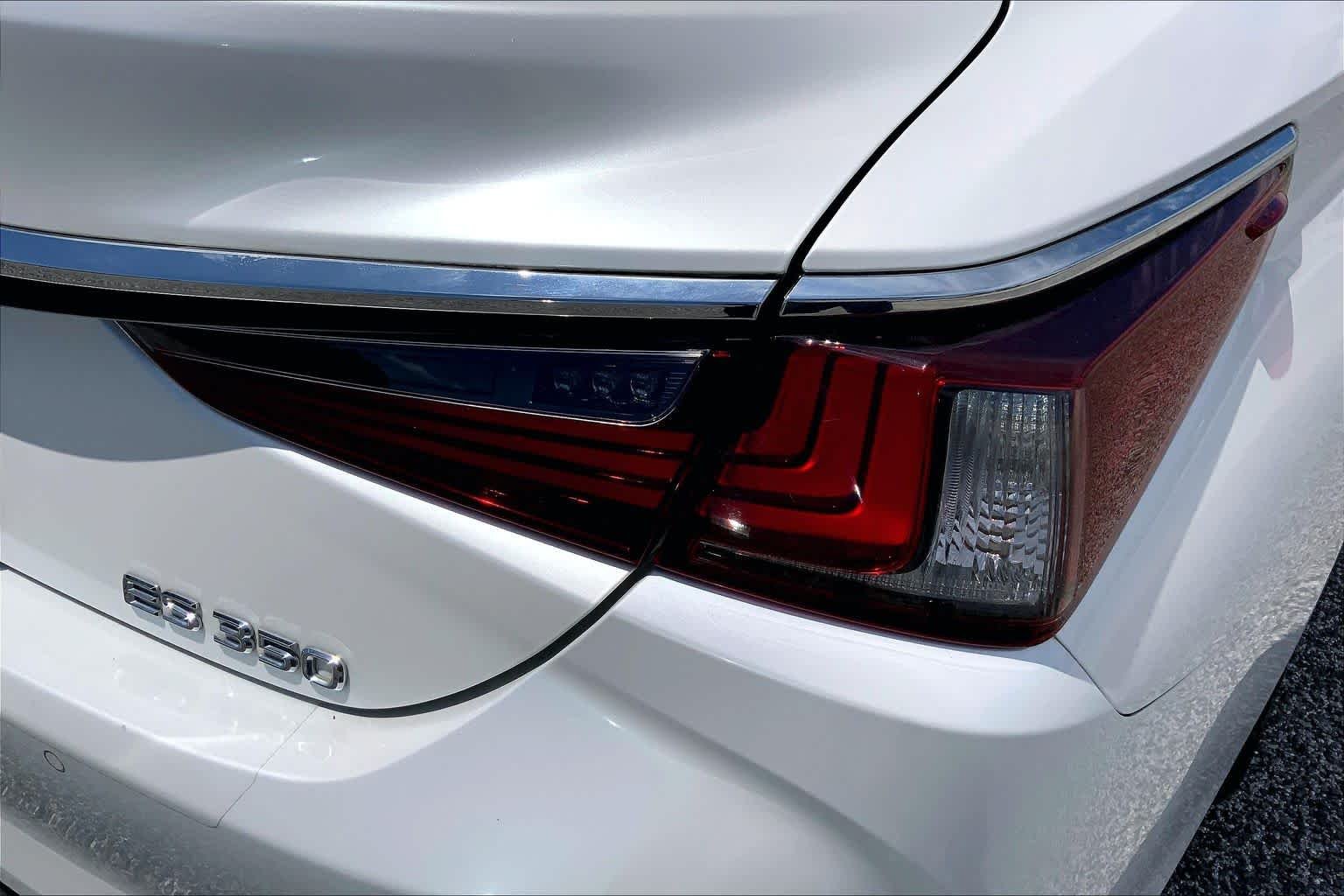Used 2020 Eminent White Pearl Lexus  image 30