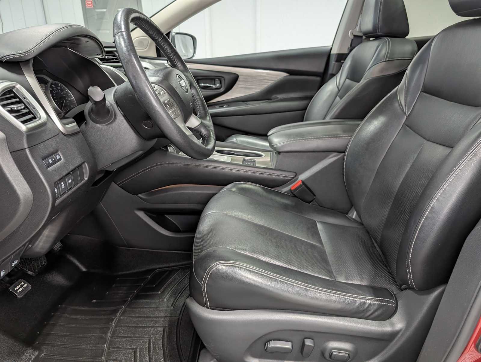 Used 2018 CAYENNE RED Nissan SL image 4
