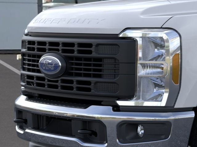 New 2026 Oxford White Ford XL image 39
