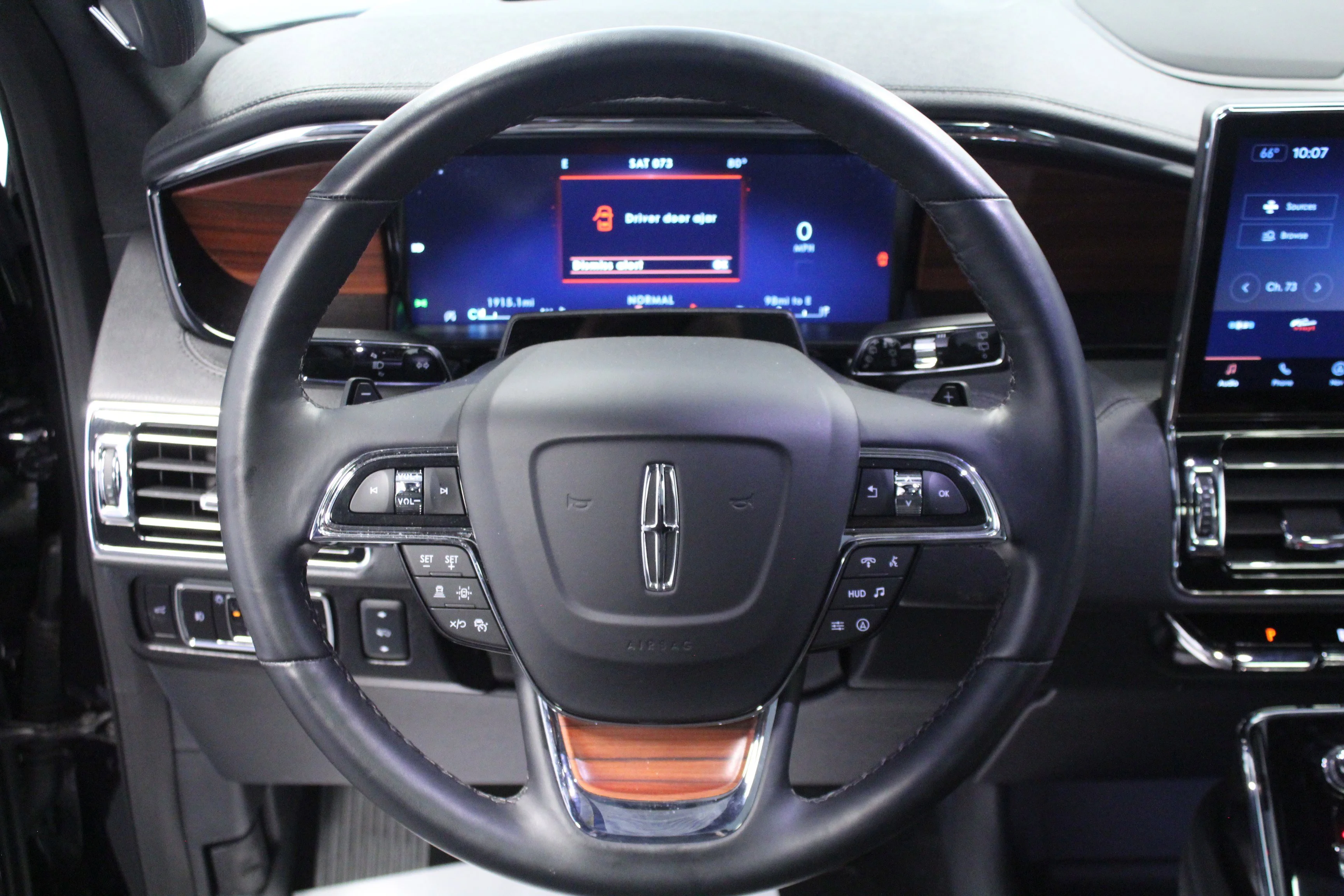 Used 2024 Infinite Black Metallic Clearcoat Lincoln Reserve image 18