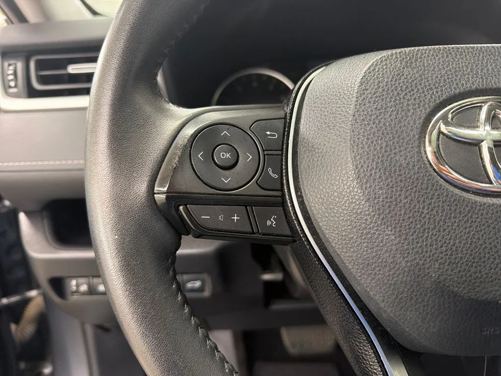 Used 2021 Gray Toyota XLE Premium image 19