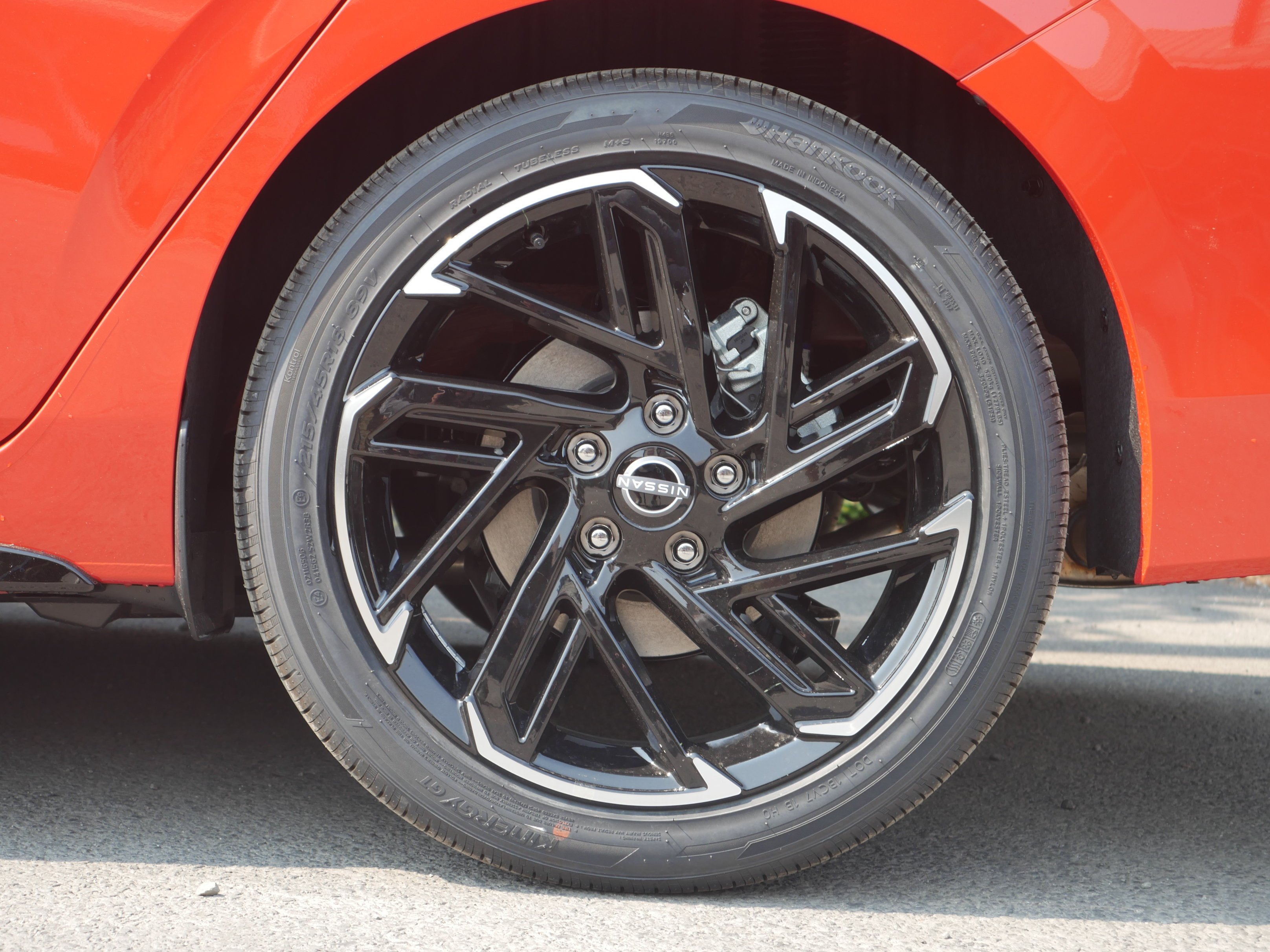 New 2026 Energetic Ember / Super Black Two-tone Nissan SR image 16