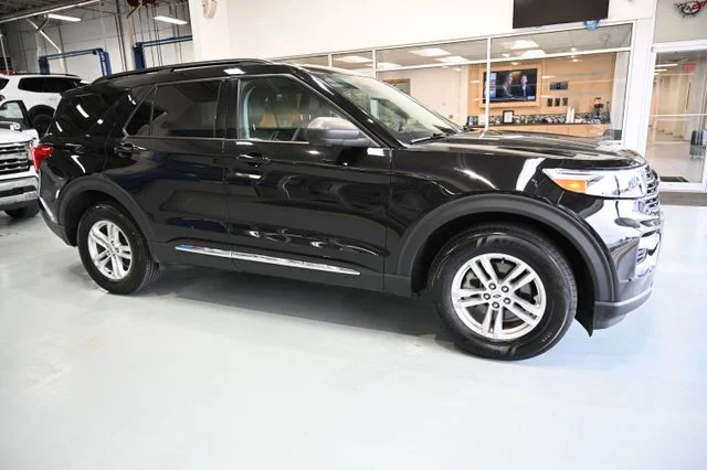 Used 2022 Black Ford XLT image 4