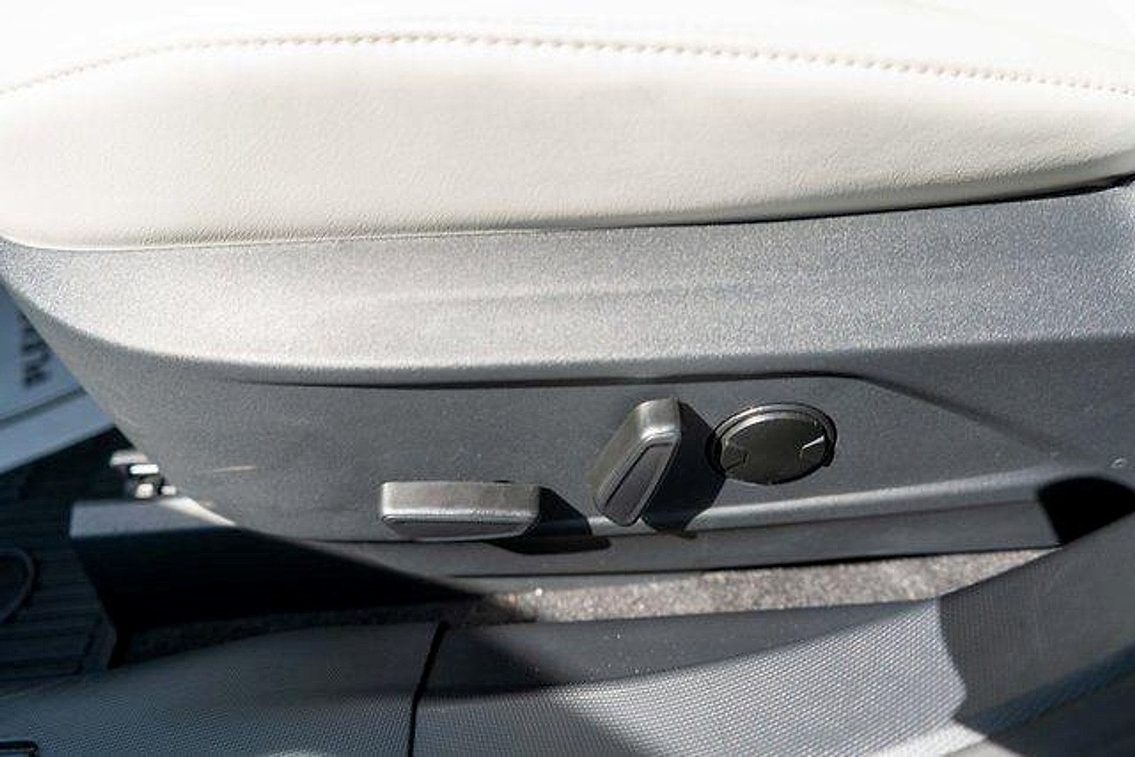 Used 2025 Grabber Yellow Ford Premium image 20