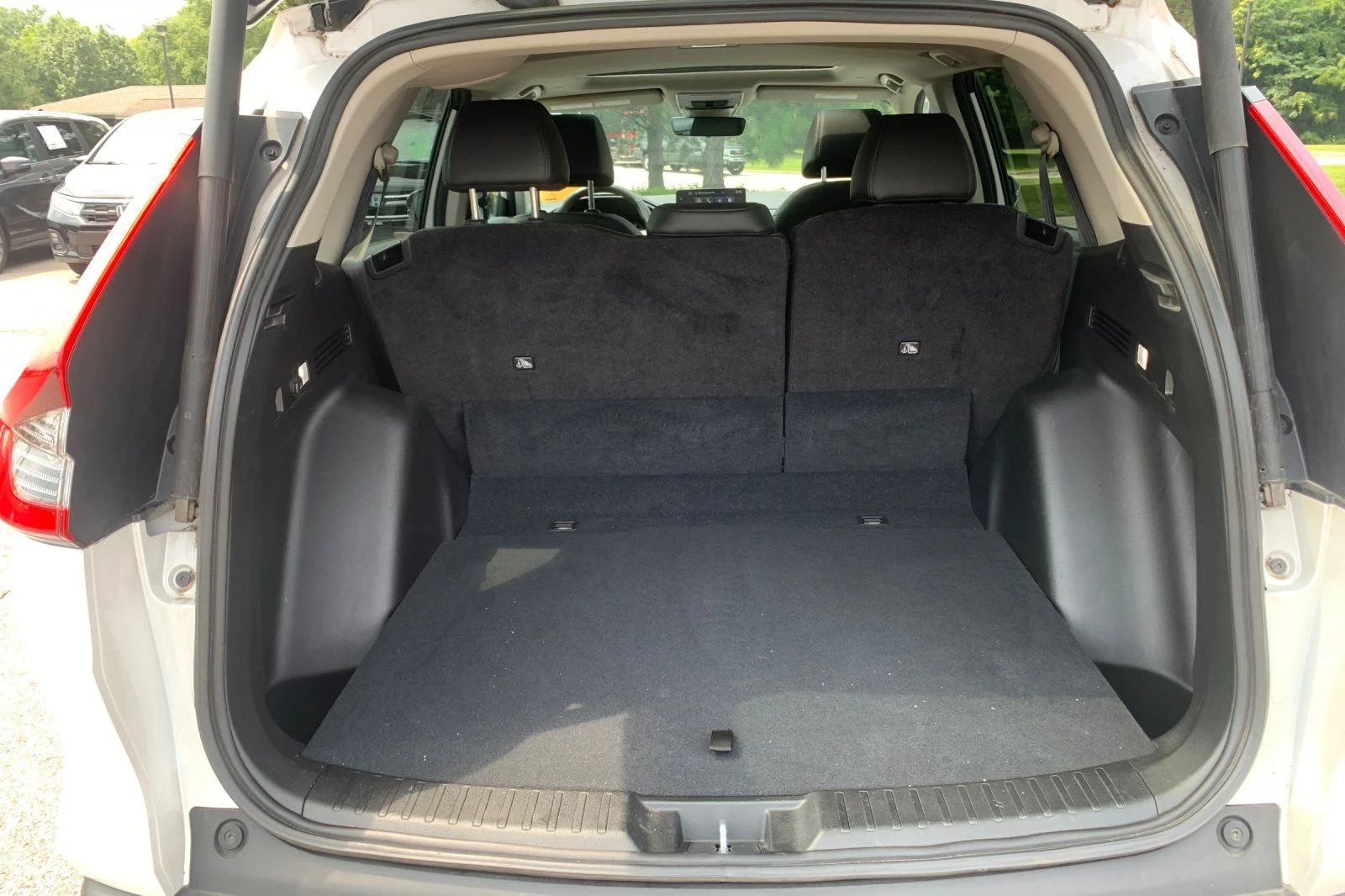 Used 2024 White Honda EX-L image 18