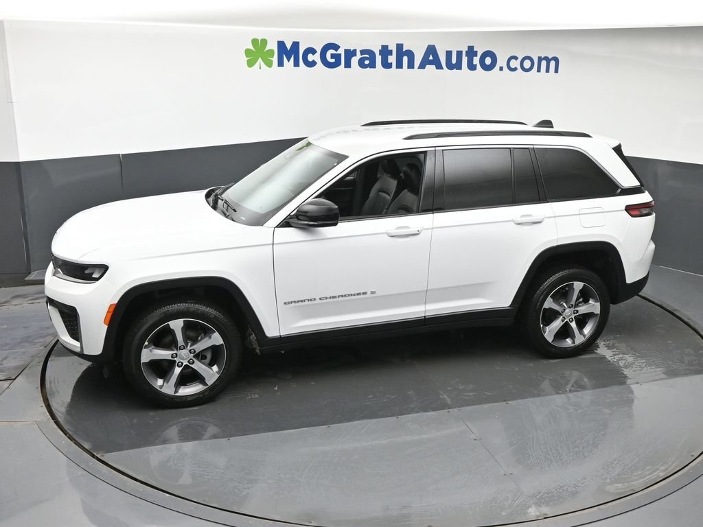 New 2026 Bright White Clear-Coat Exterior Paint Jeep Limited image 20