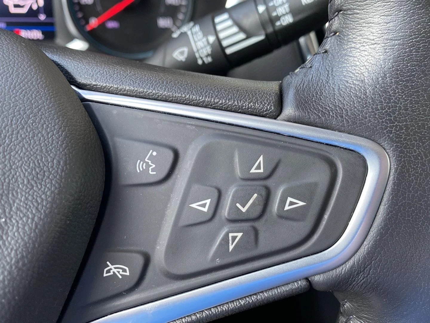 Used 2022 Iridescent Pearl Tricoat Chevrolet LT image 42