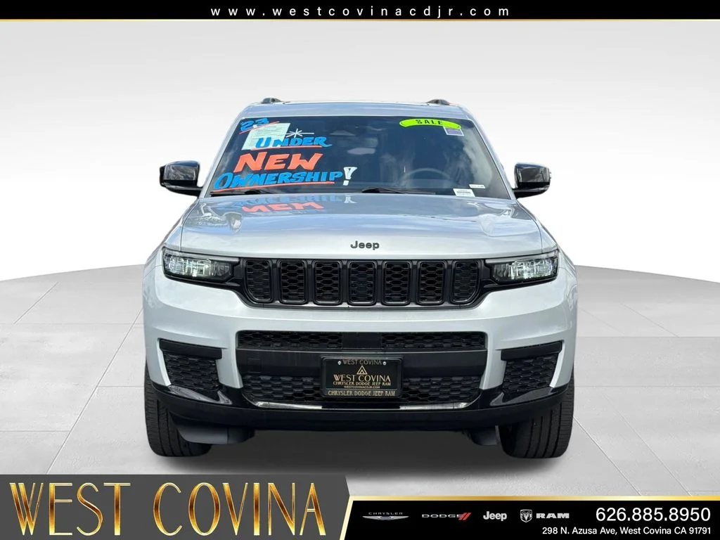 Used 2023 Silver Jeep Altitude image 2