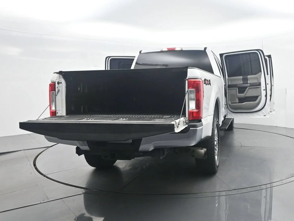 Used 2019 Oxford White Ford XLT image 48