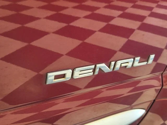 Used 2015 CRYSTAL RED TINTCOAT GMC Denali image 18