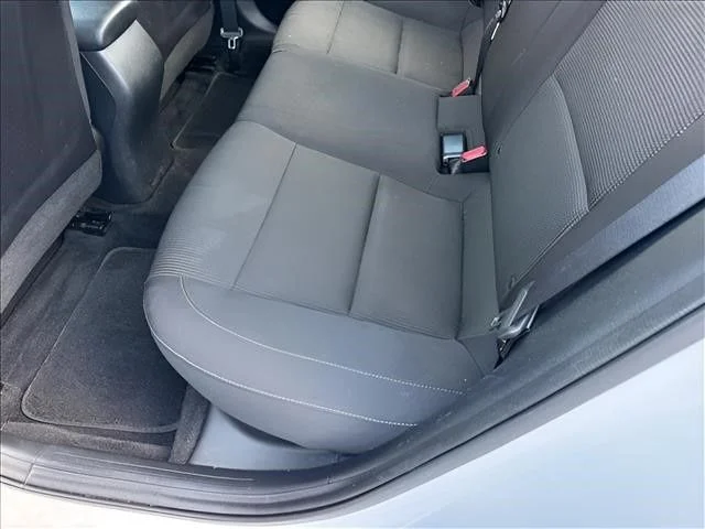 Used 2020 White Kia LXS image 9