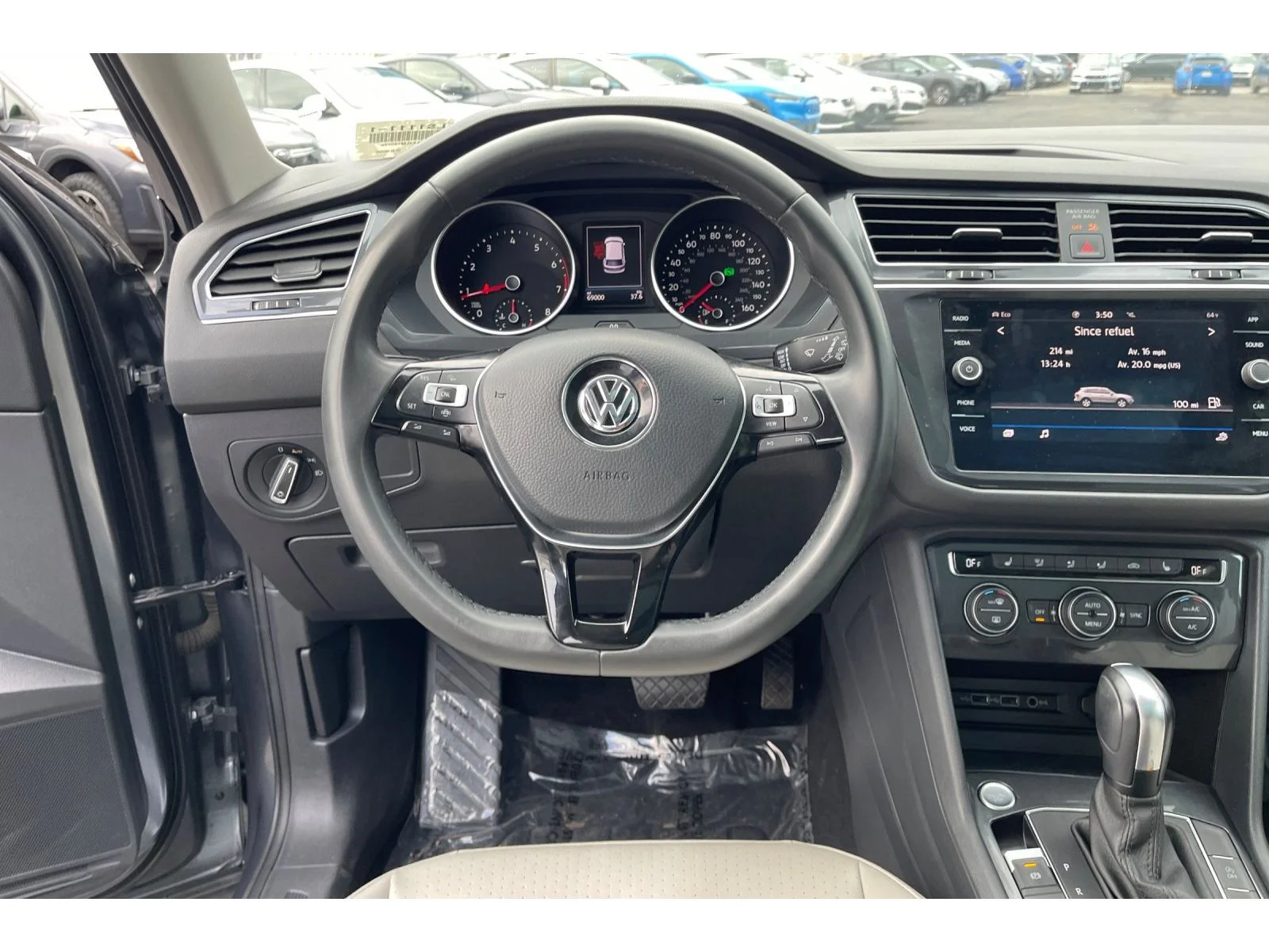 Used 2020 Platinum Gray Metallic Volkswagen SE image 16