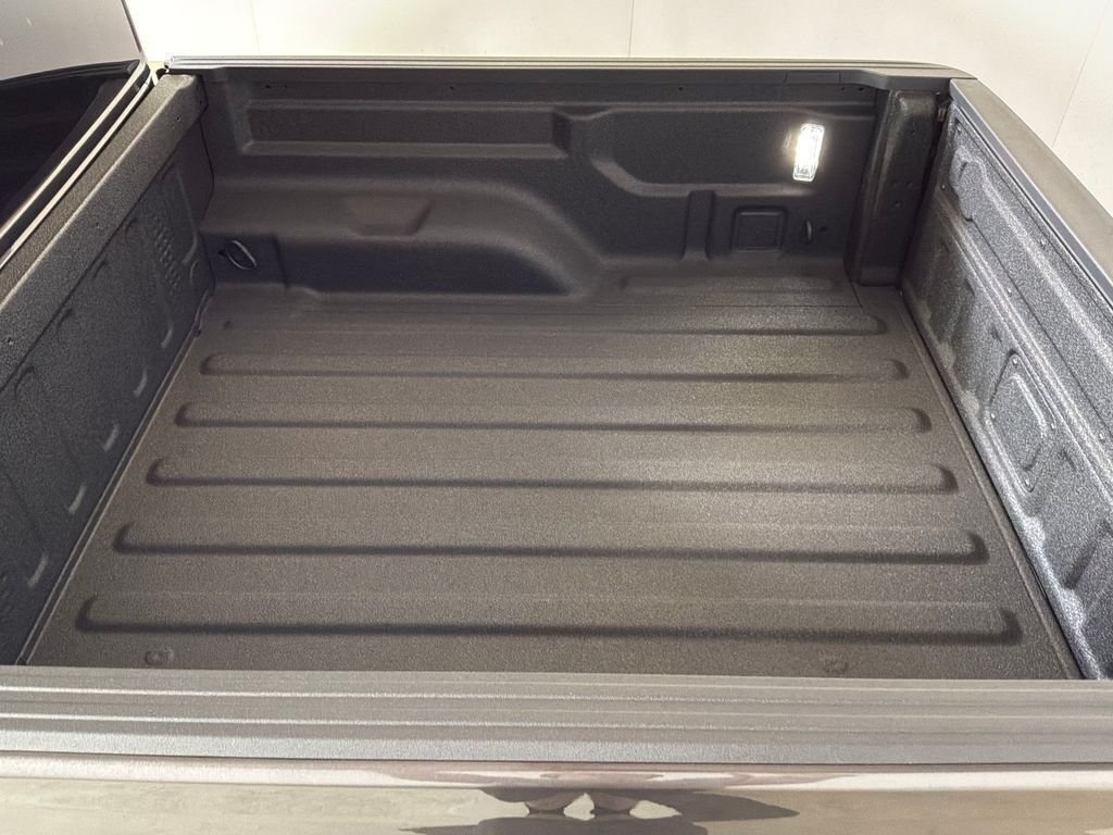 New 2026 Granite Crystal Metallic Clearcoat Jeep Sahara image 14