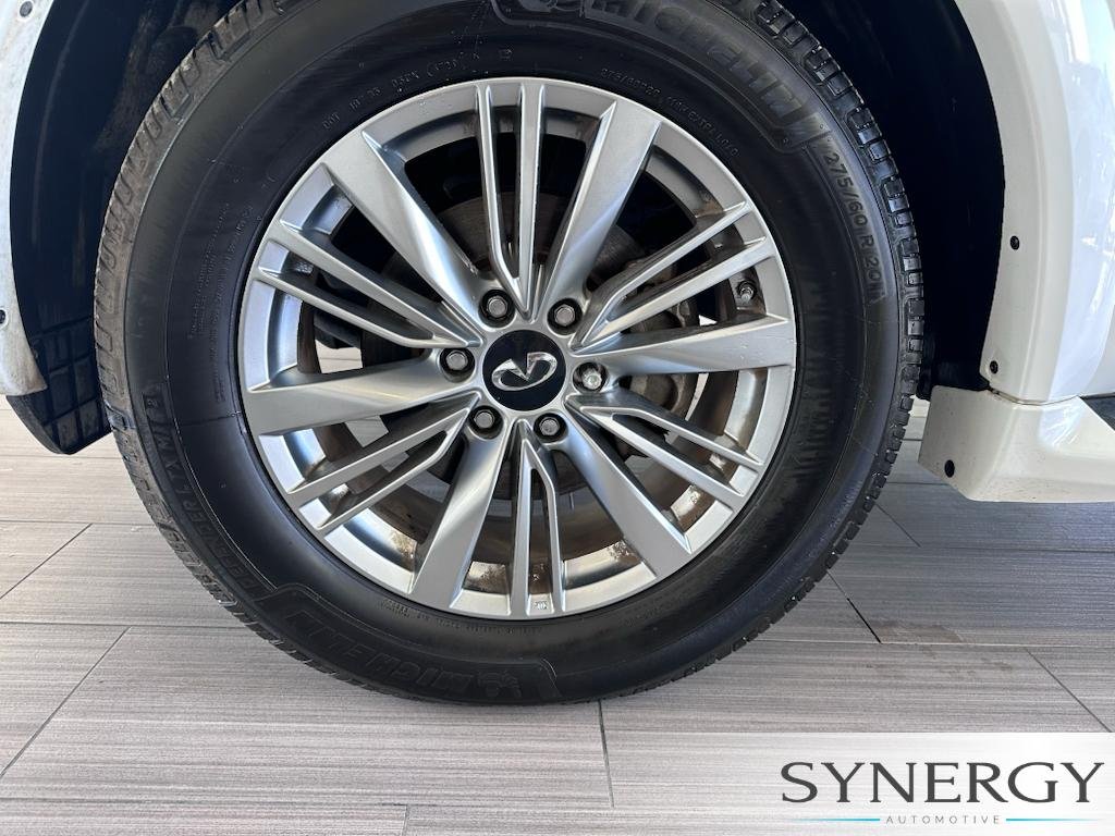 Used 2018 Moonstone White INFINITI Base image 13