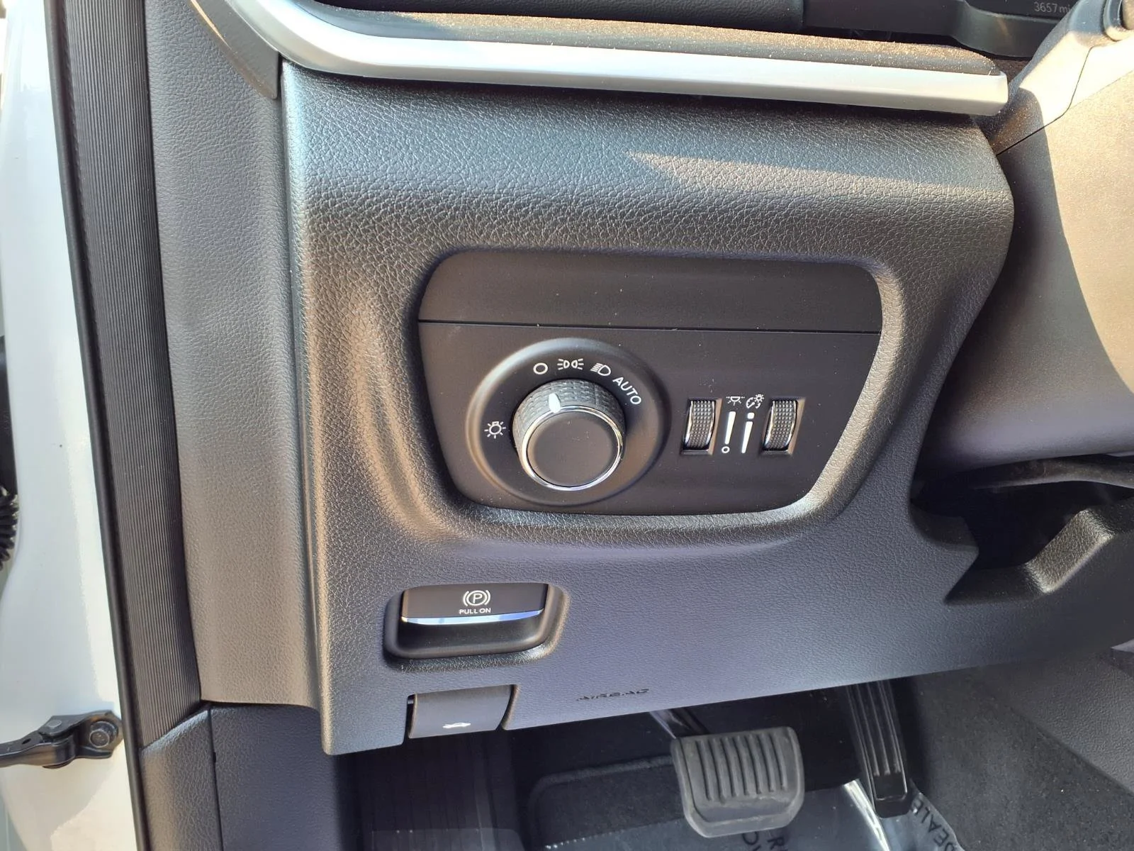 Used 2025 Bright White Clearcoat Jeep  image 11