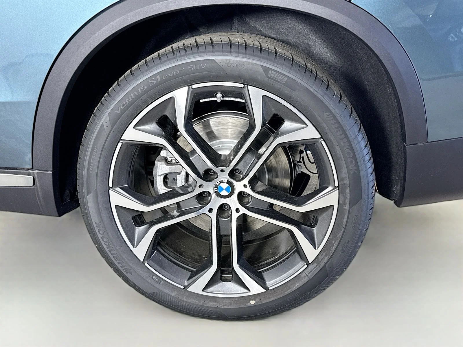 New 2026 Blue Ridge Mountain Metallic BMW xDrive40i image 33