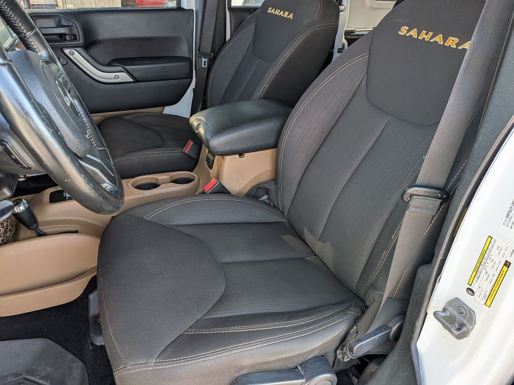 Used 2014 White Jeep Unlimited Sahara image 14