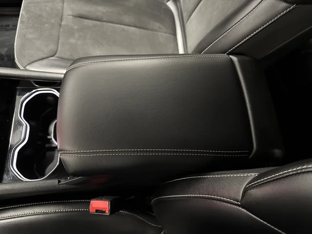 Used 2023 Velvet Jeep Altitude X image 19