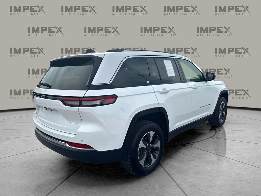 Used 2024 White Jeep 4xe image 3