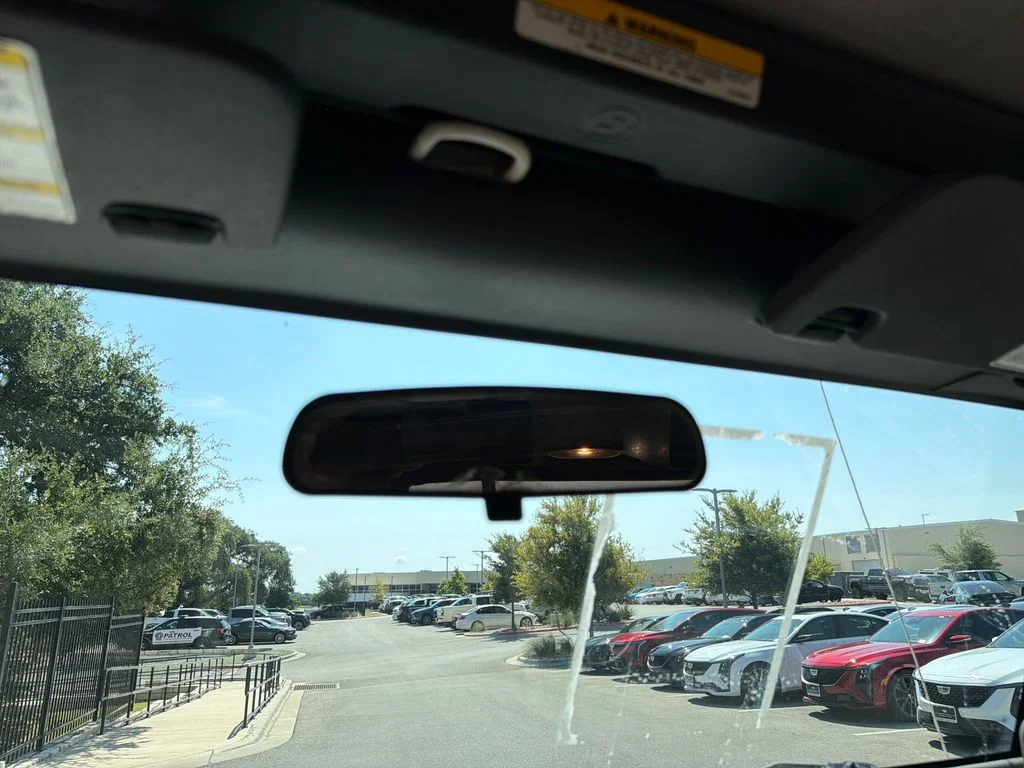 Used 2009 White Jeep X image 27