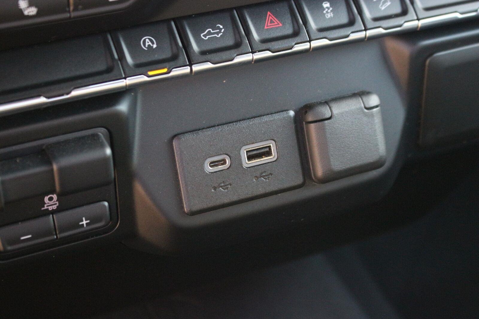 Used 2022 SUMMIT WHITE Chevrolet RST image 30