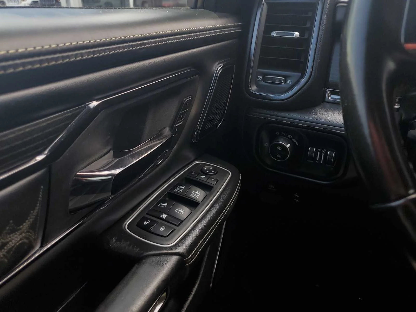 Used 2022  Ram Limited image 19