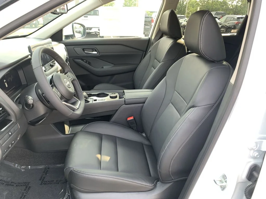 Used 2024 White Nissan SL image 11