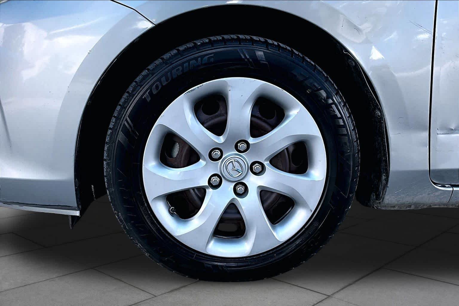 Used 2013 Liquid Silver Metallic Mazda i Sport image 11