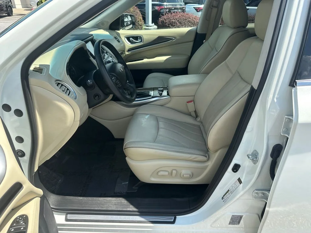 Used 2016 White INFINITI Base image 9