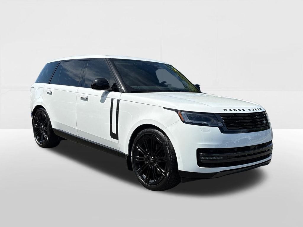 Used 2025 White Land Rover SE image 5