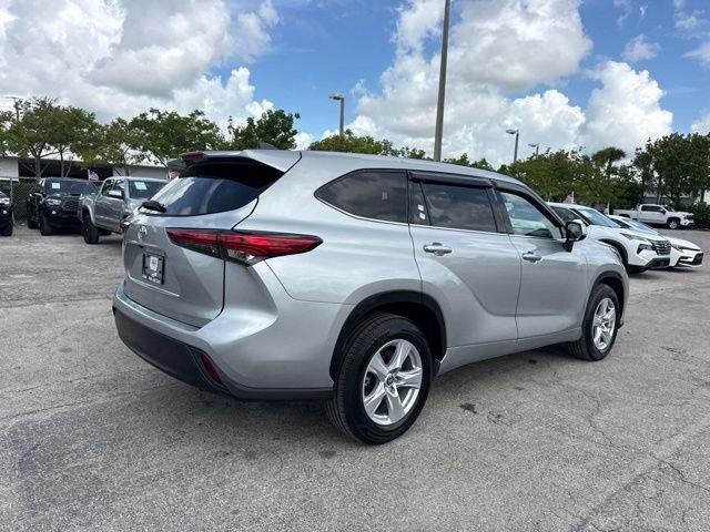 Used 2022 Silver Toyota L image 3