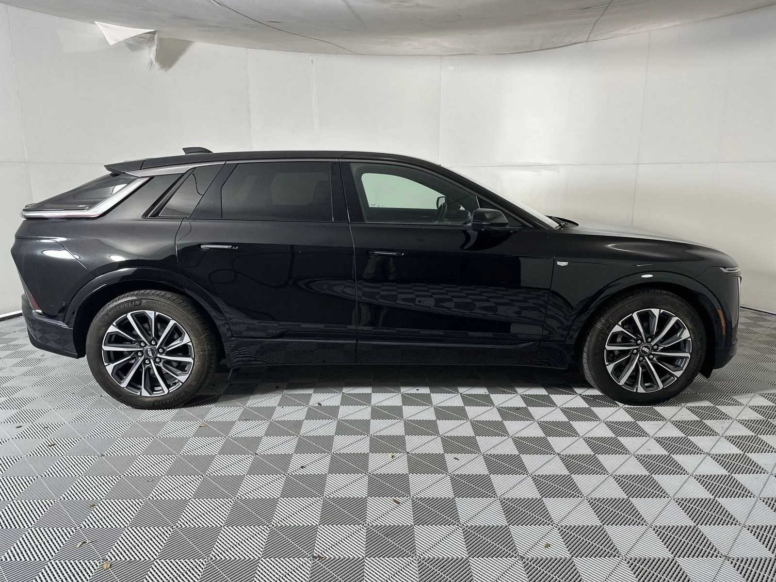 Used 2024 Black Cadillac Sport image 9