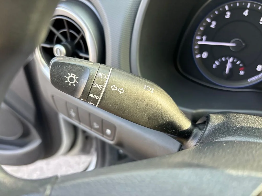 Used 2022 Silver Hyundai SEL image 25