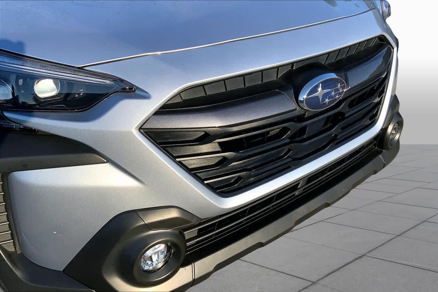 Used 2025 Ice Silver Metallic Subaru Premium image 29