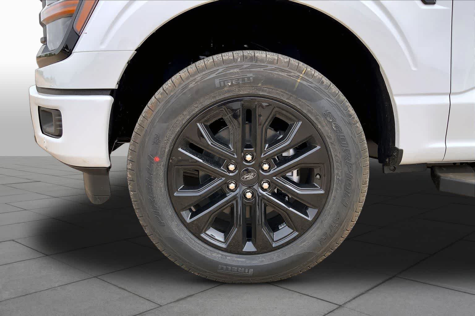 New 2026 Oxford White Ford XLT image 11