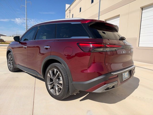 Used 2022 Red INFINITI LUXE image 6
