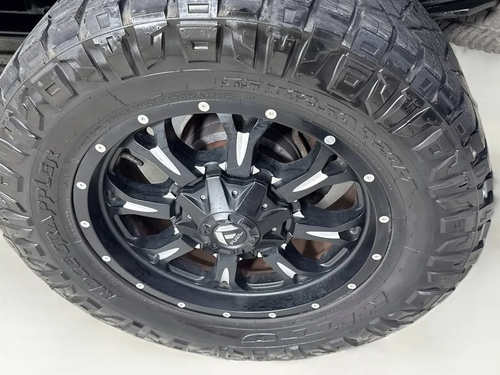 Used 2015 Tuxedo Black Metallic Ford Platinum image 41