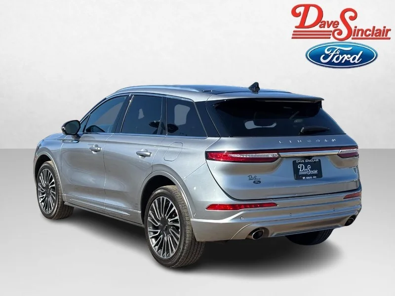 Used 2022 Silver Lincoln Reserve image 9