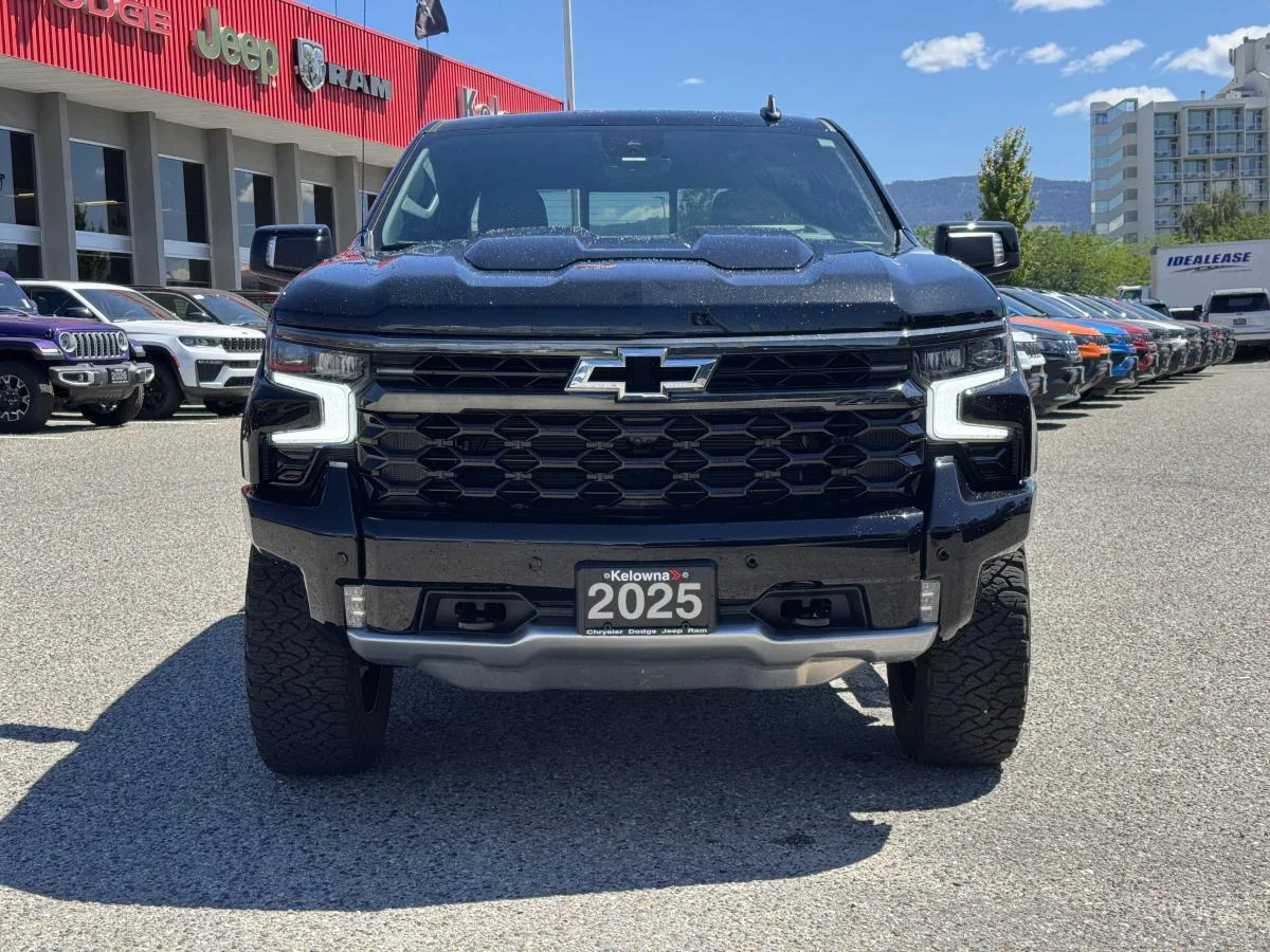 Used 2025 Black Chevrolet ZR2 image 3