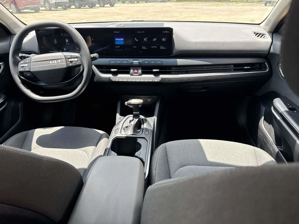 2025 Kia K4 LXS - Photo 21