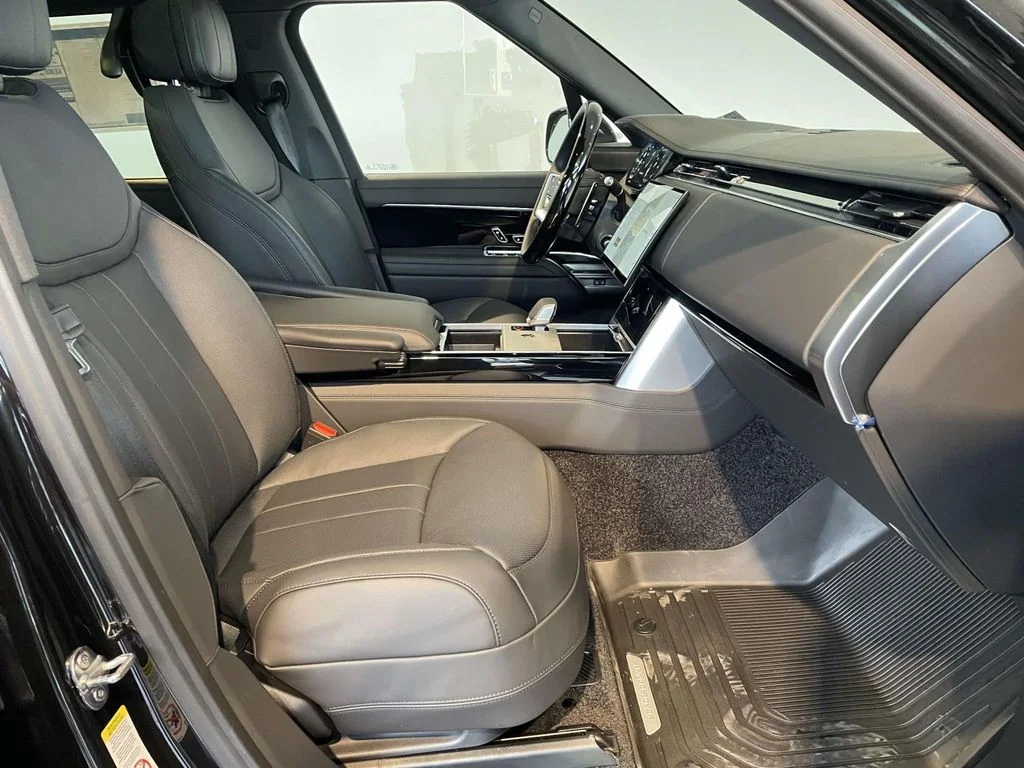 New 2026 Santorini Black Land Rover SE image 23