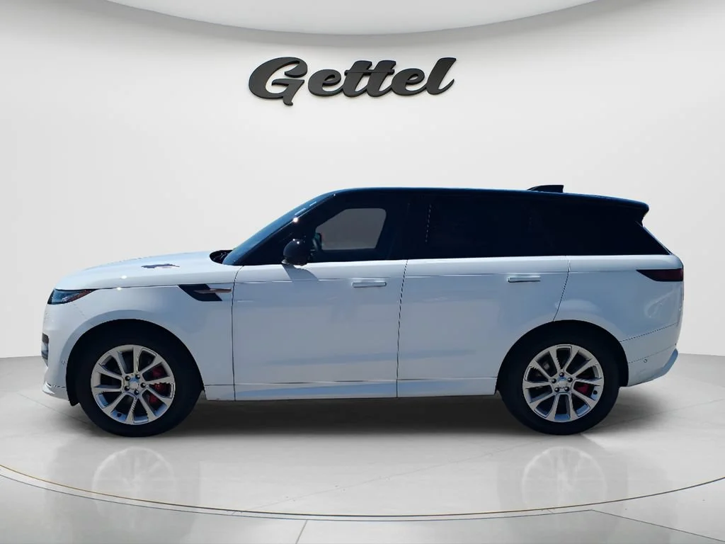 Used 2023 White Land Rover SE Dynamic image 8
