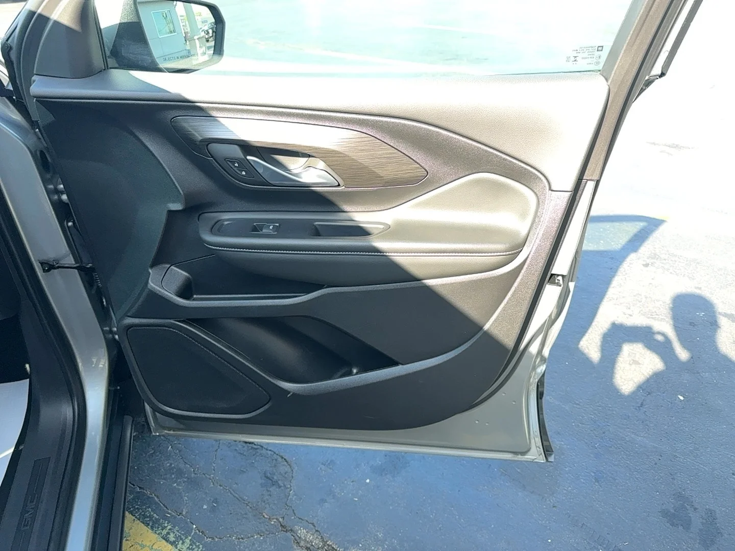 Used 2024 Sterling Metallic GMC SLE image 22