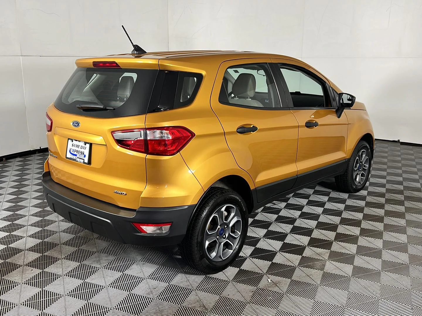 Used 2022 Luxe Yellow Ford S image 14
